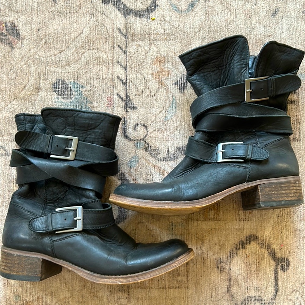 Steve Madden “Brewzer” Moto Boot - size 8 Black